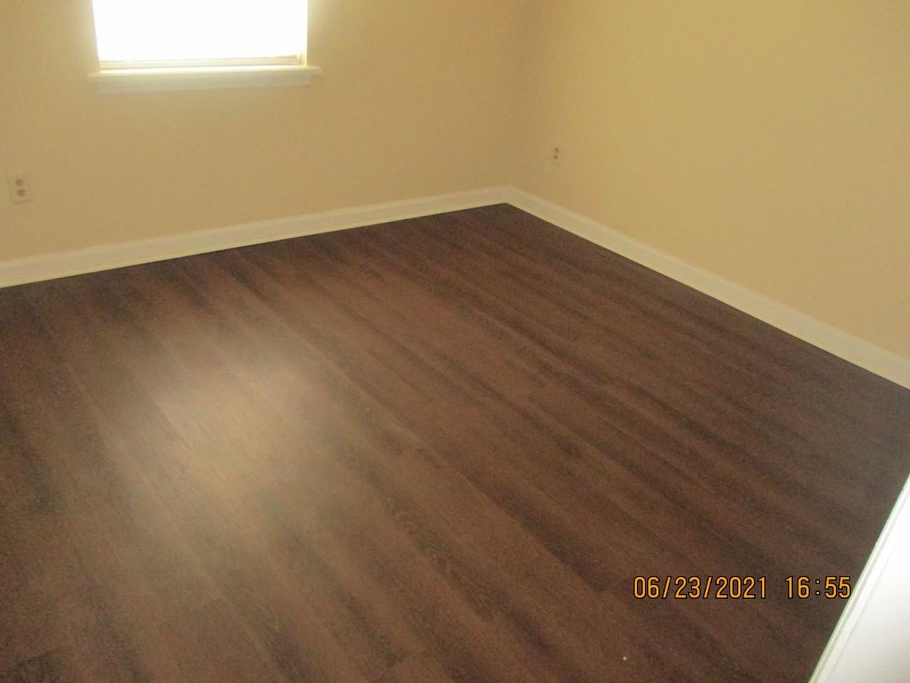 1009 University St Apt A - Photo 6 of 8
