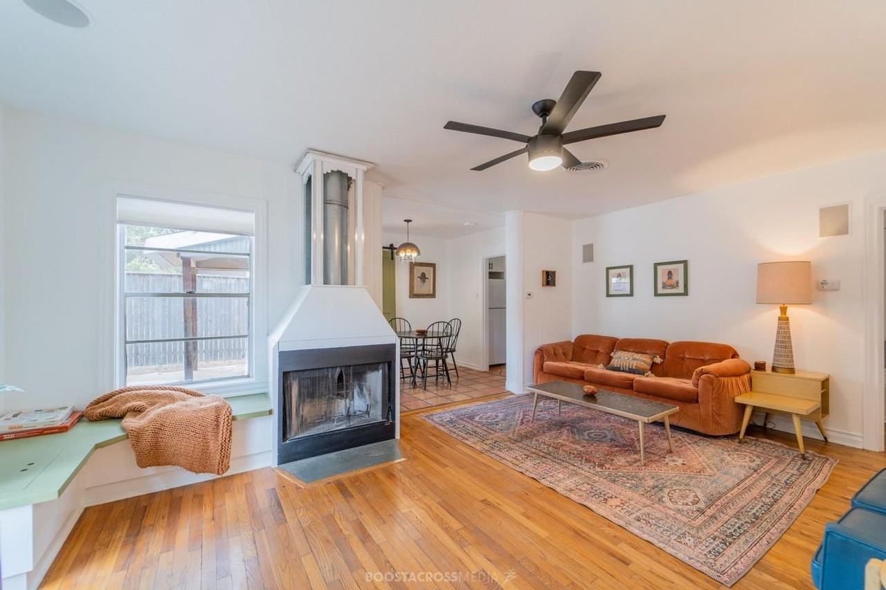 2426 29th St - Photo 4 of 35