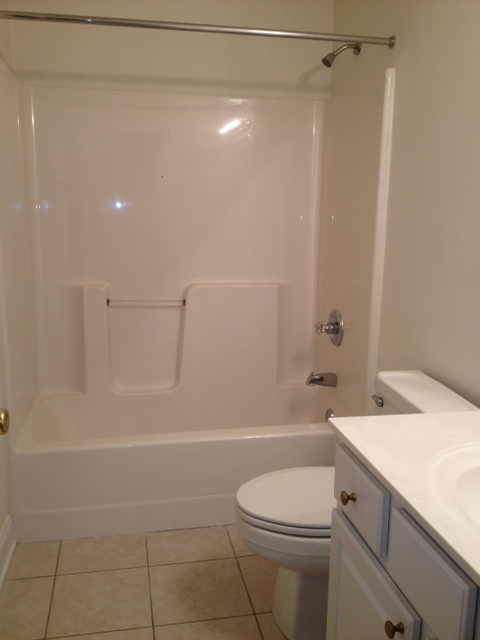 1016 Hickory Dr Apt A #A - Photo 3 of 32