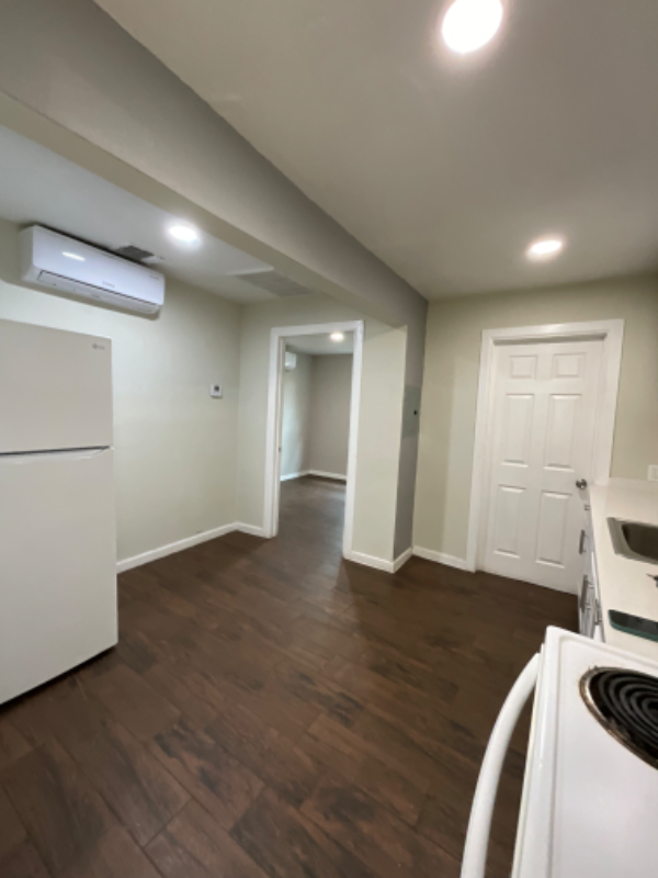 2533 W Southcross Blvd #2 - Photo 3 of 14