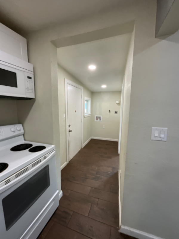 2533 W Southcross Blvd #2 - Photo 5 of 14