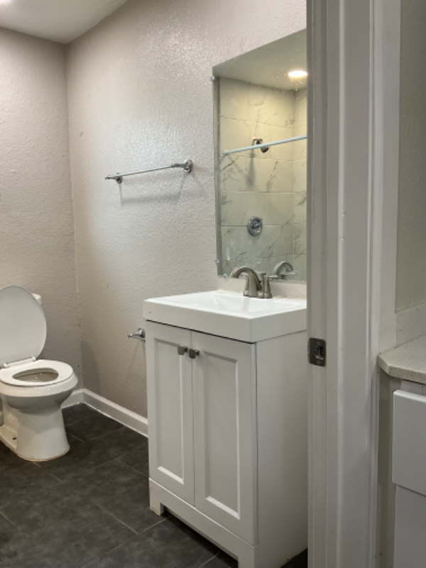 2533 W Southcross Blvd #2 - Photo 7 of 14