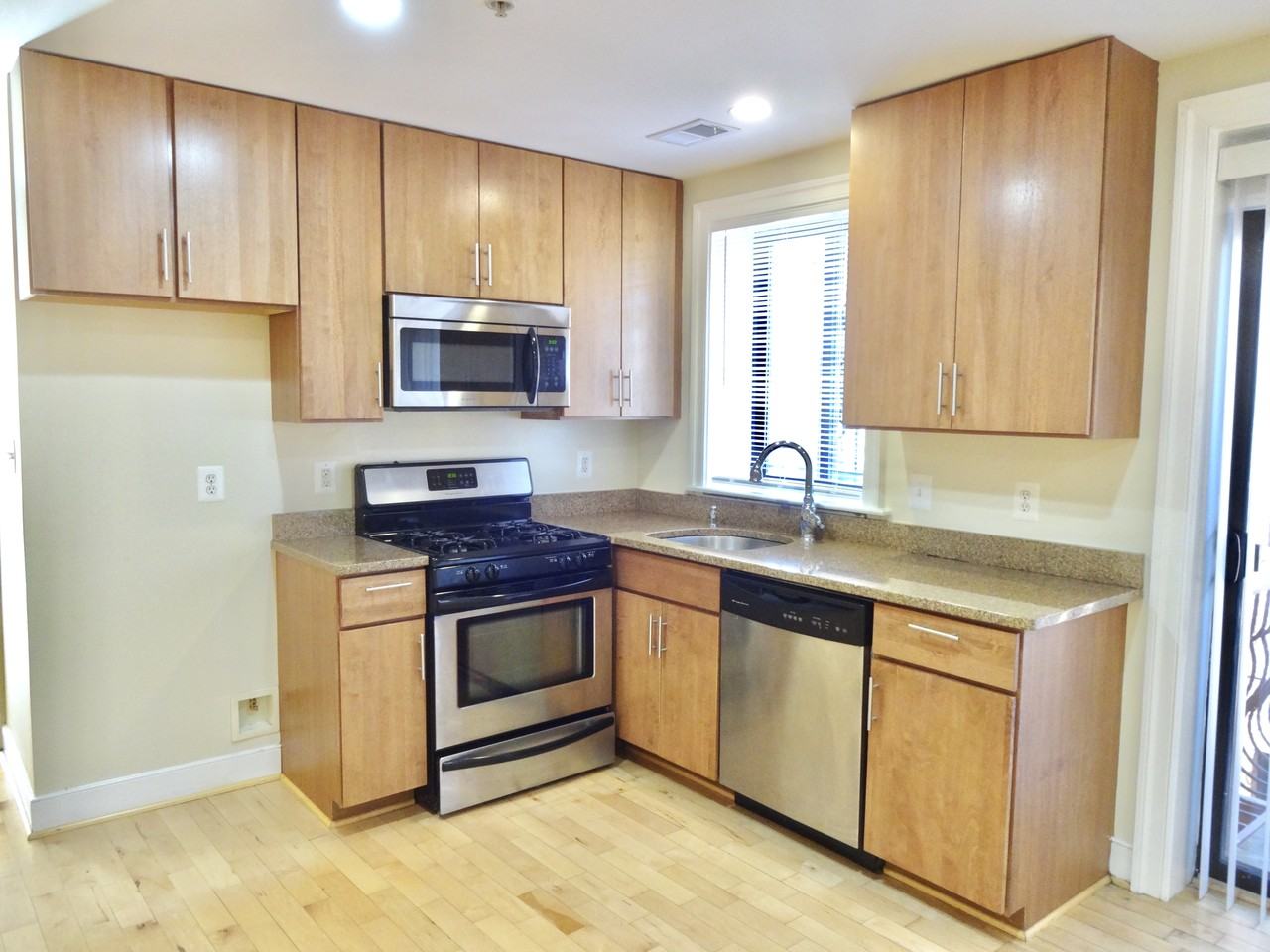 306 Atlantic St Se #7 - Photo 2 of 8