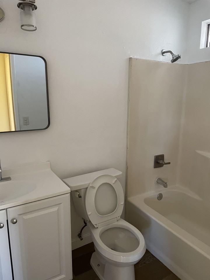 531 Sampson St - Photo 3 of 8