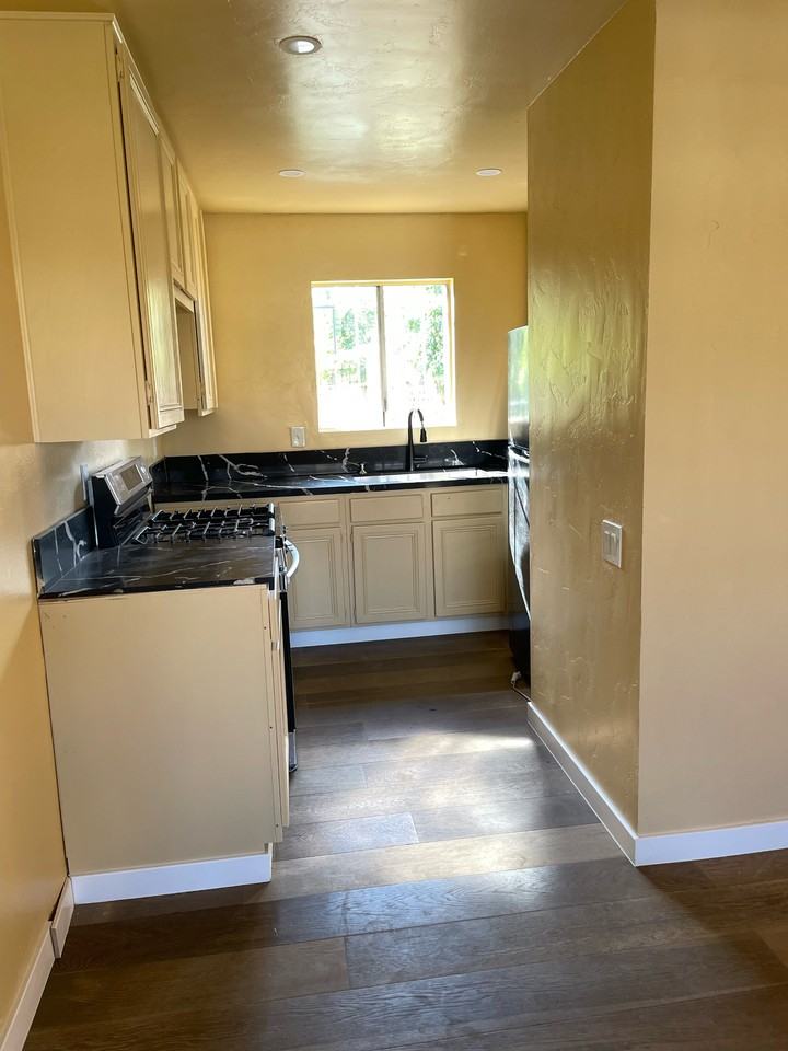 531 Sampson St - Photo 7 of 8