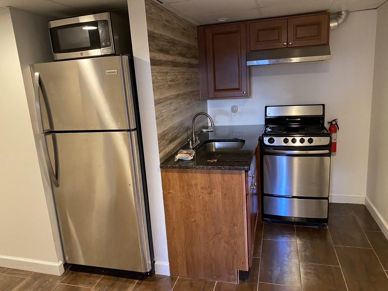 49 Hutchinson St - Photo 3 of 8