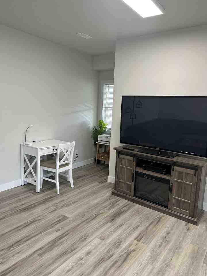 2616 Shuswap Road - Photo 2 of 31