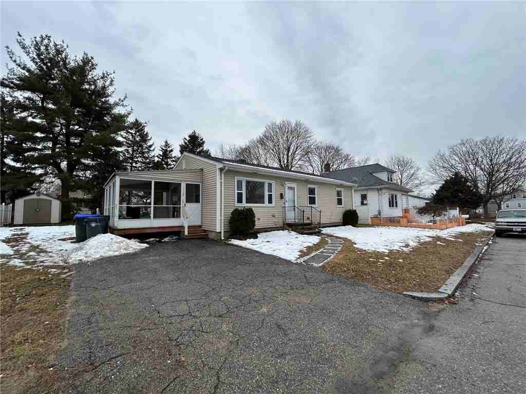 25 Tobyhanna St - Photo 2 of 16