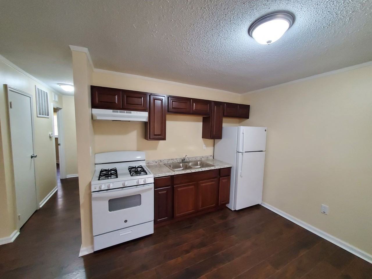 Madison Village Maplewood - Photo 6 of 9