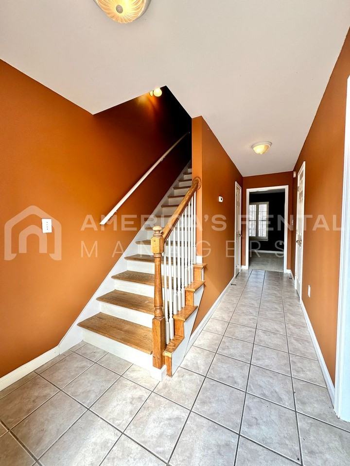 165 Rocky Ridge Dr - Photo 2 of 17
