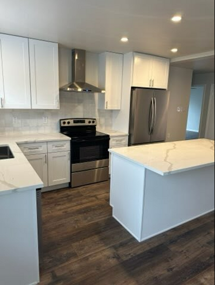 4520 Speedway - Photo 5 of 20