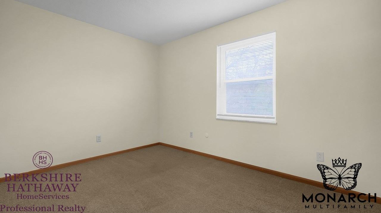 2 Bedroom Spacious Townhouse - Photo 2 of 25