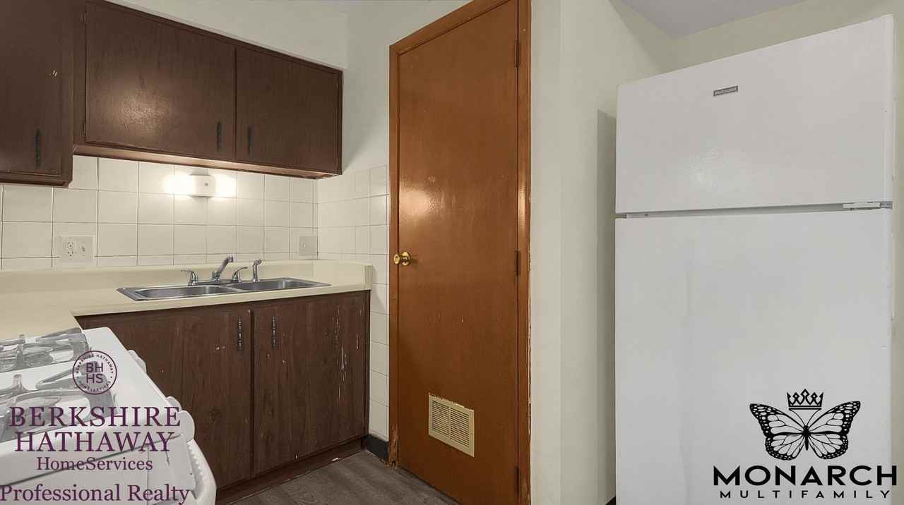 2 Bedroom Spacious Townhouse - Photo 7 of 25