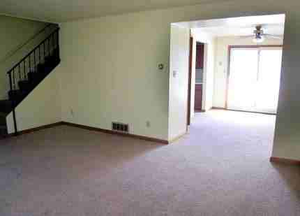 CR - 1004 Crescent Dr - Photo 2 of 8