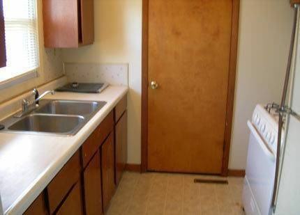 CR - 1006 Crescent Dr - Photo 2 of 4