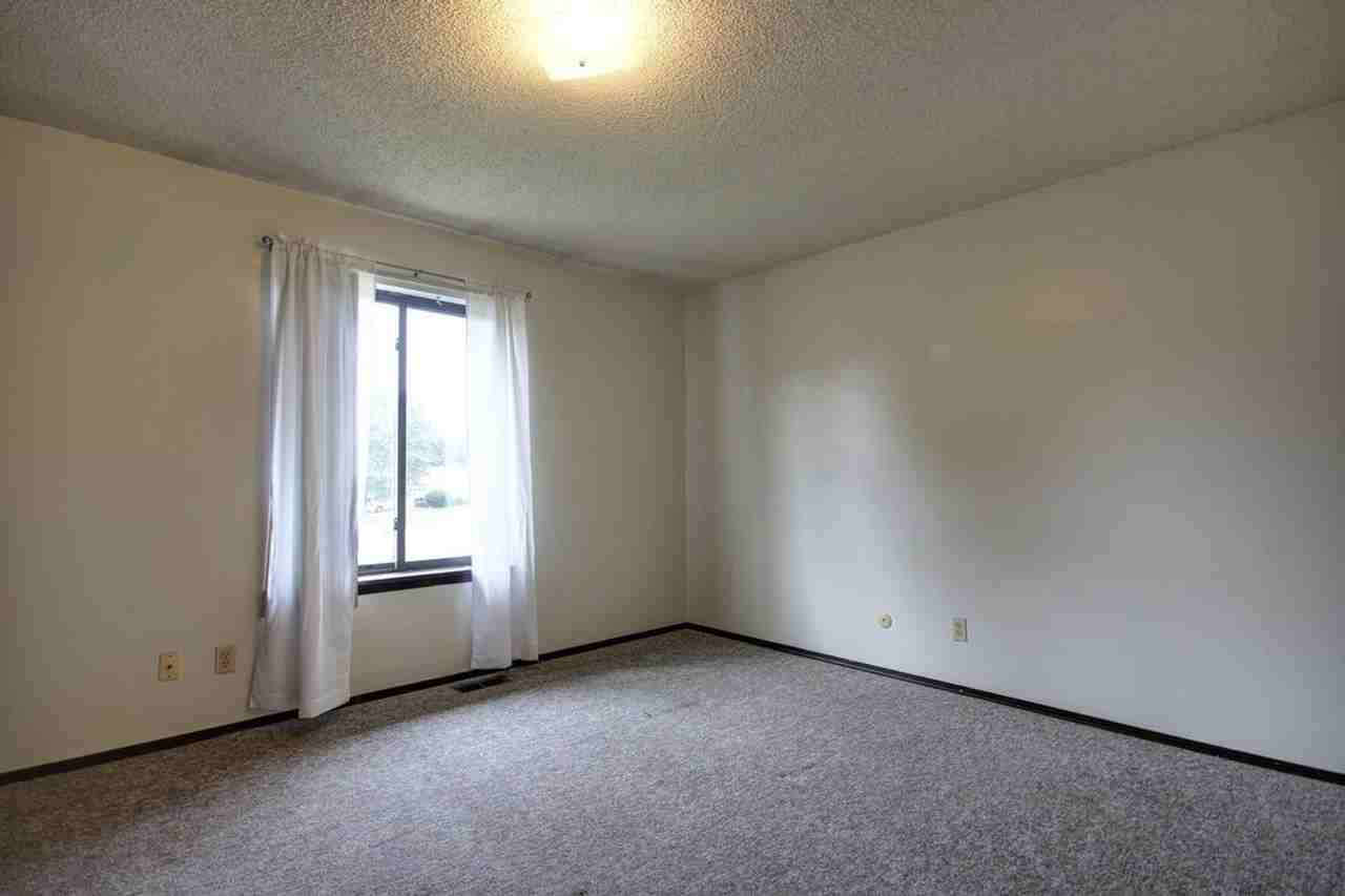 2404LE - Photo 3 of 8