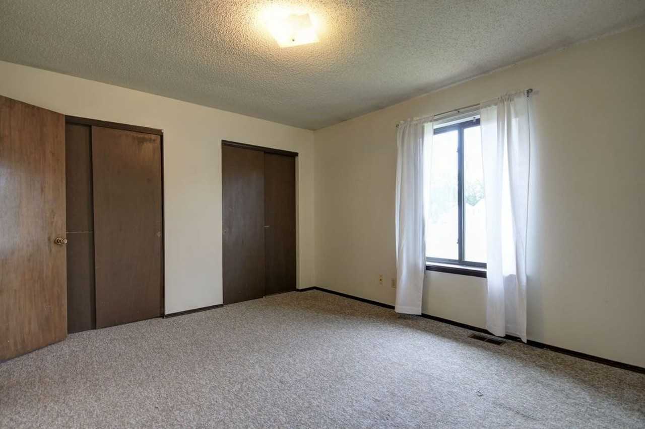 2404LE - Photo 4 of 8