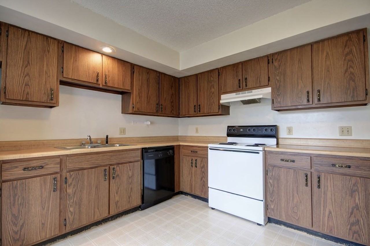 2404LE - Photo 6 of 8