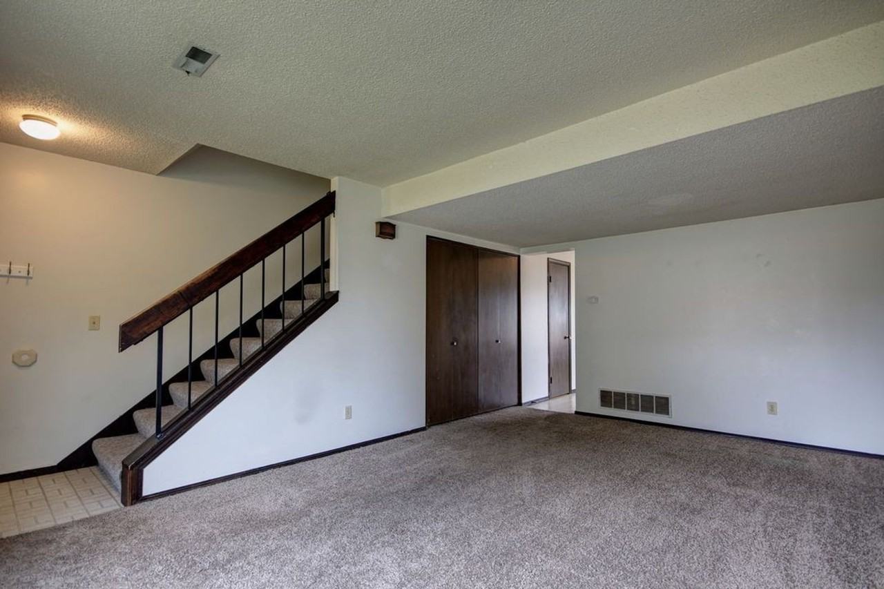 2404LE - Photo 7 of 8