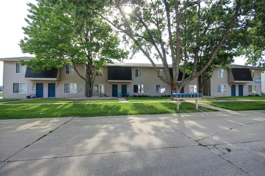 2504MY - Photo 2 of 18