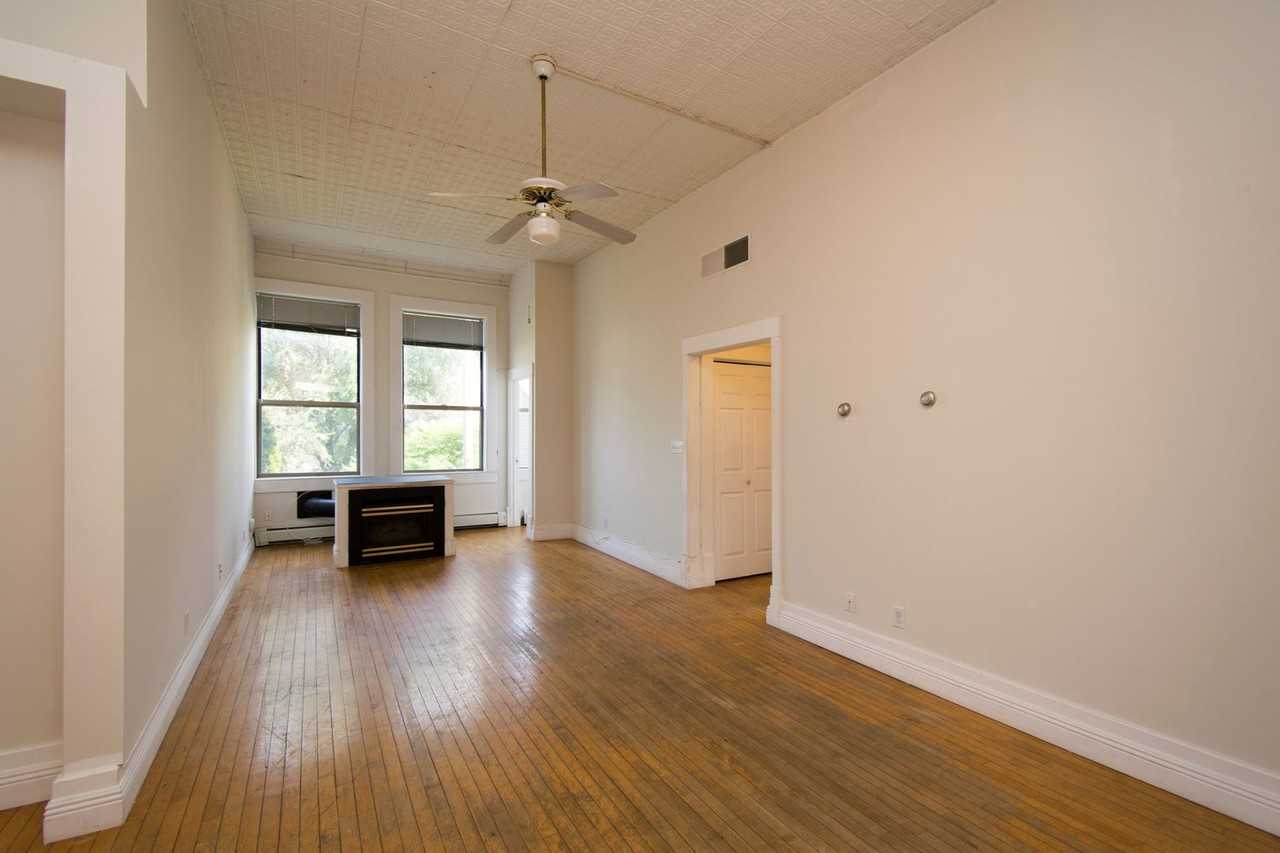 202COL - Photo 2 of 44