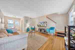 featured image of 201 E Nelson St