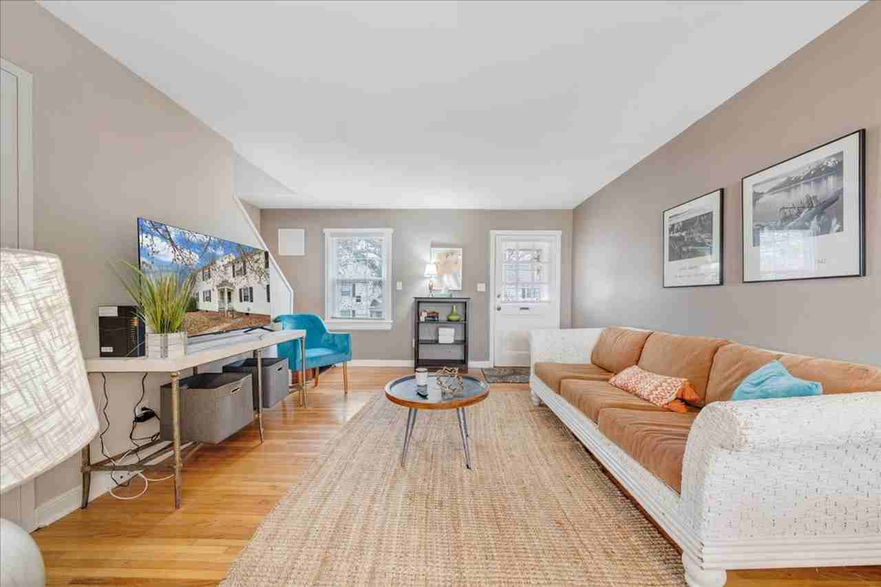 2BD/1BA - Photo 2 of 40