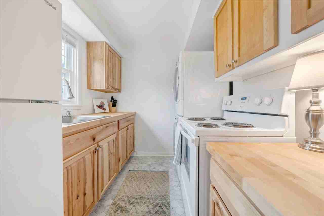 2BD/1BA - Photo 4 of 40