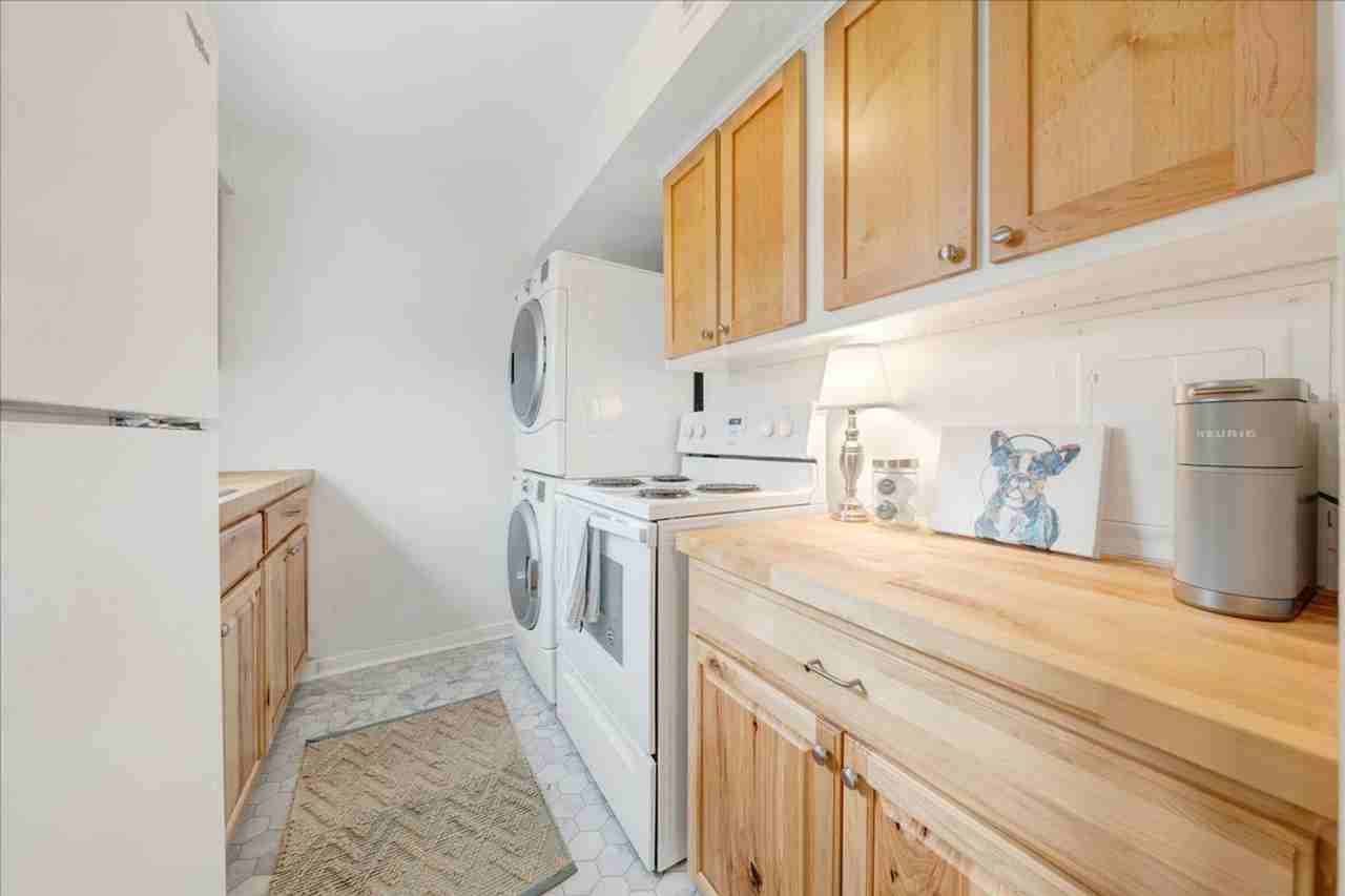 2BD/1BA - Photo 5 of 40