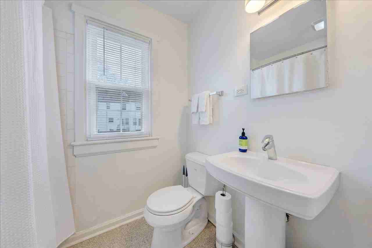 2BD/1BA - Photo 7 of 40