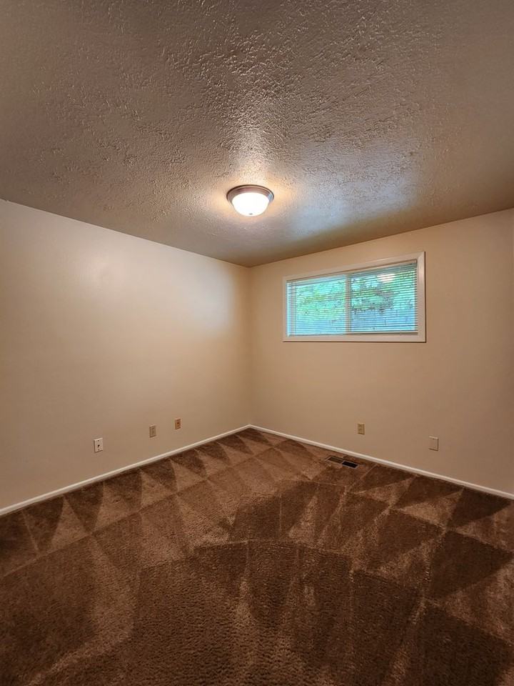 032-Suzanne Lea Duplexes - Photo 4 of 48