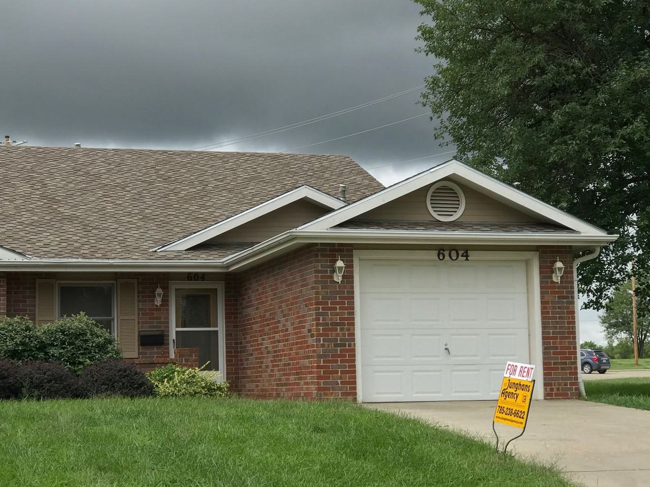 604-606 Tamerisk - Photo 2 of 15