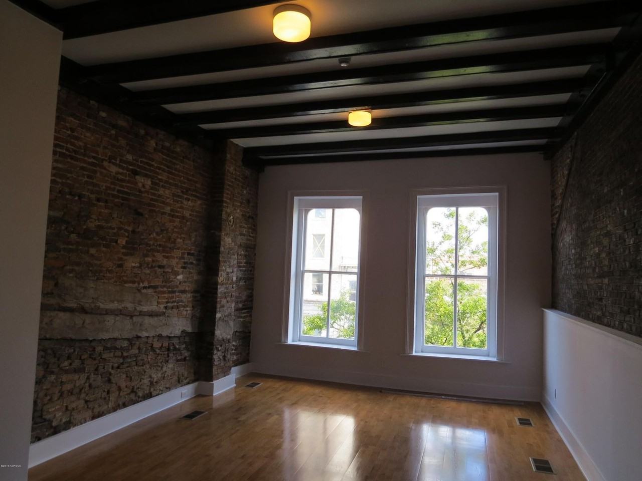 108 Market St - Photo 3 of 13