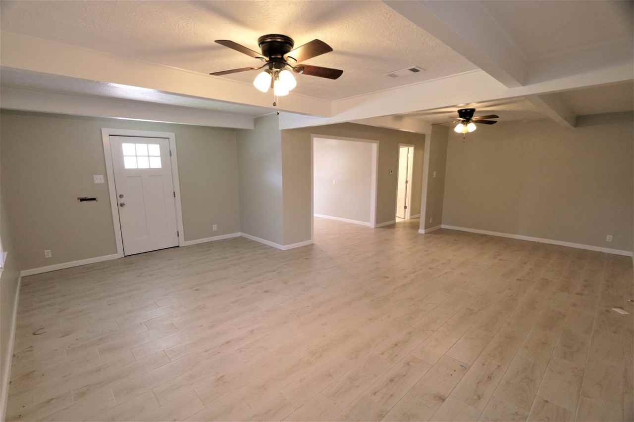 3340 Charles Avenue - Photo 3 of 13