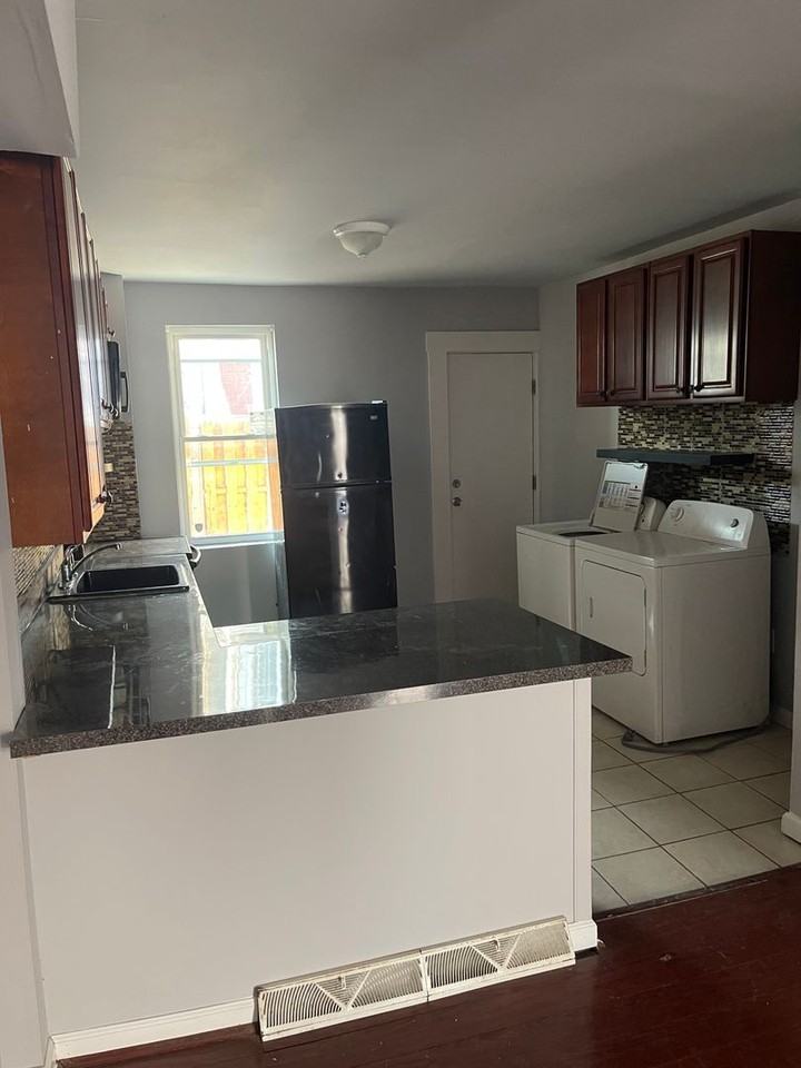 1810 N Chapel St - Photo 3 of 9