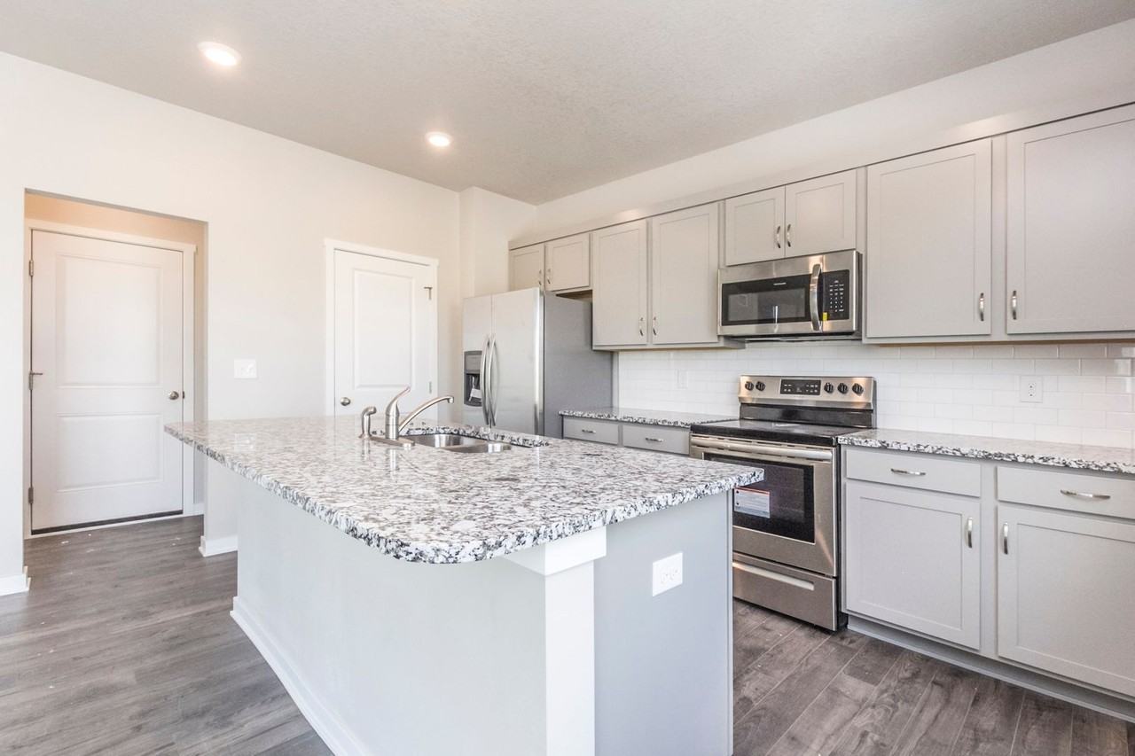 7620 Nw 94th Ct - Photo 3 of 24