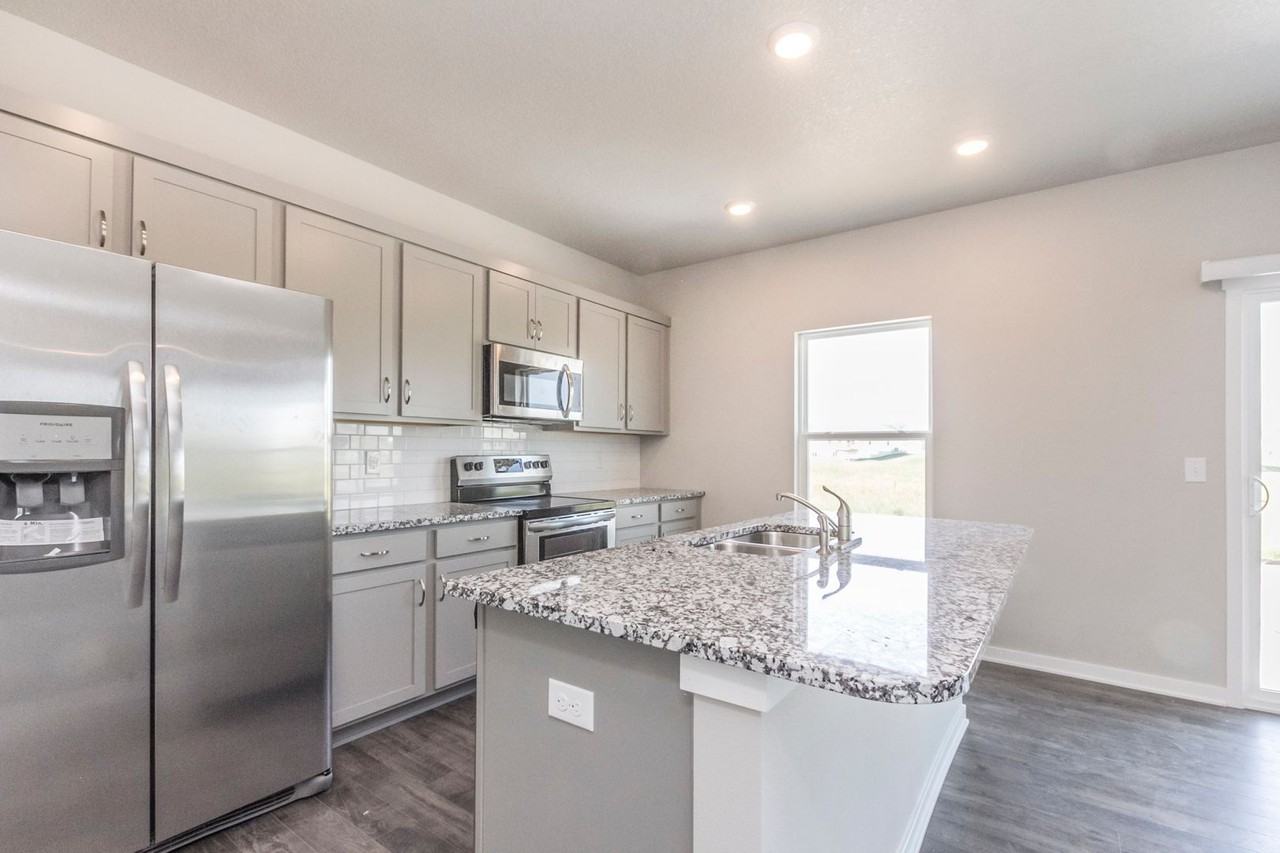7620 Nw 94th Ct - Photo 4 of 24