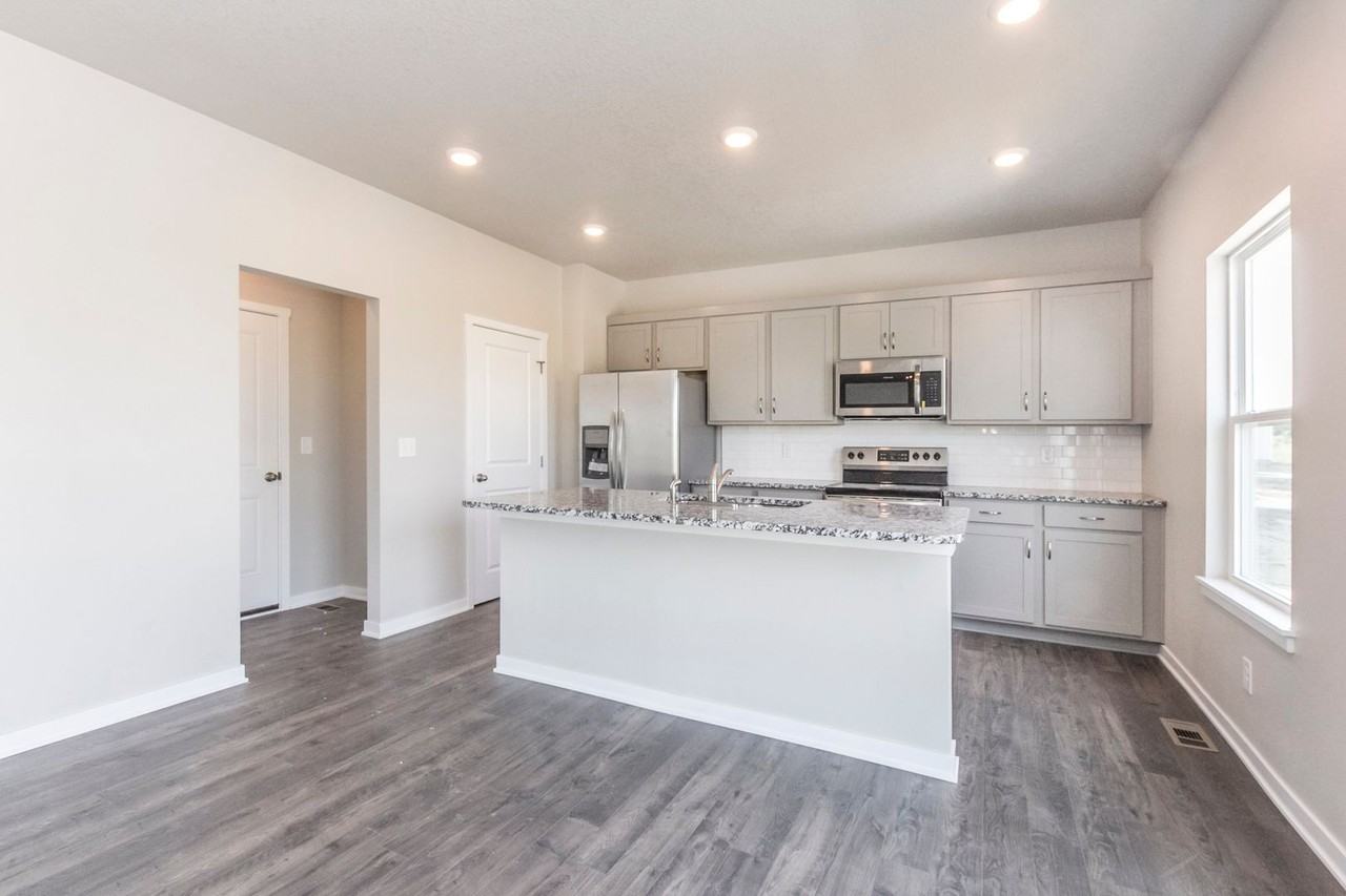7620 Nw 94th Ct - Photo 5 of 24