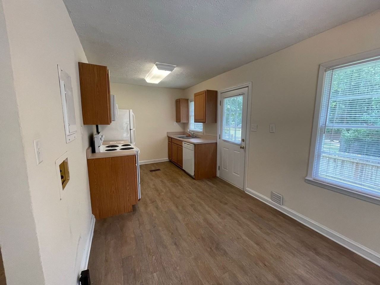 264 Osceola Ave - Photo 4 of 12