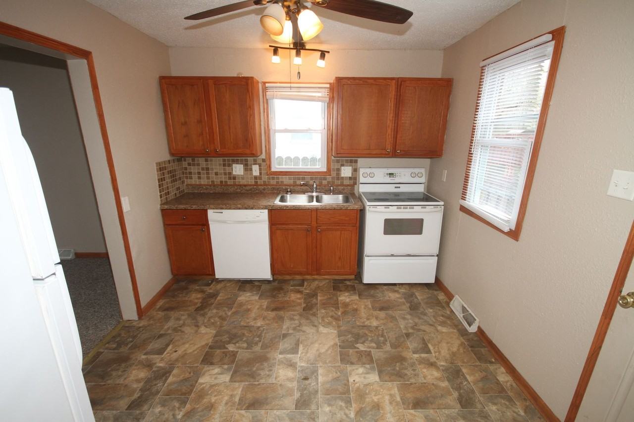 5104 Sw 9th St - Photo 2 of 17