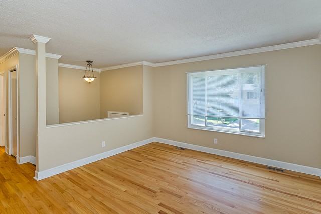 2135 Winewood Ave - Photo 3 of 18