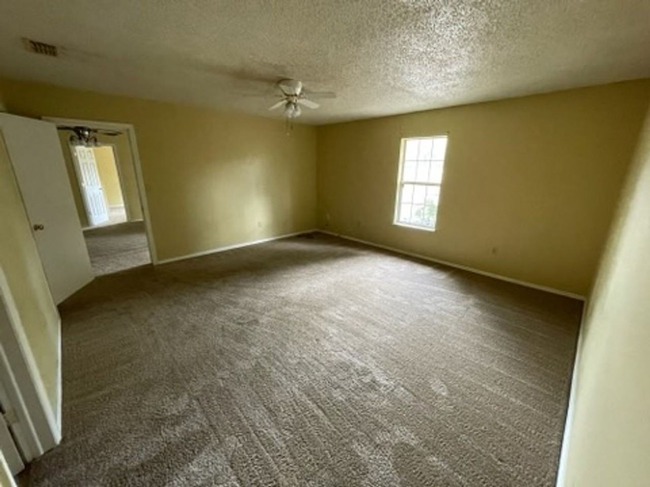 52 Shaw Rd #B - Photo 4 of 11