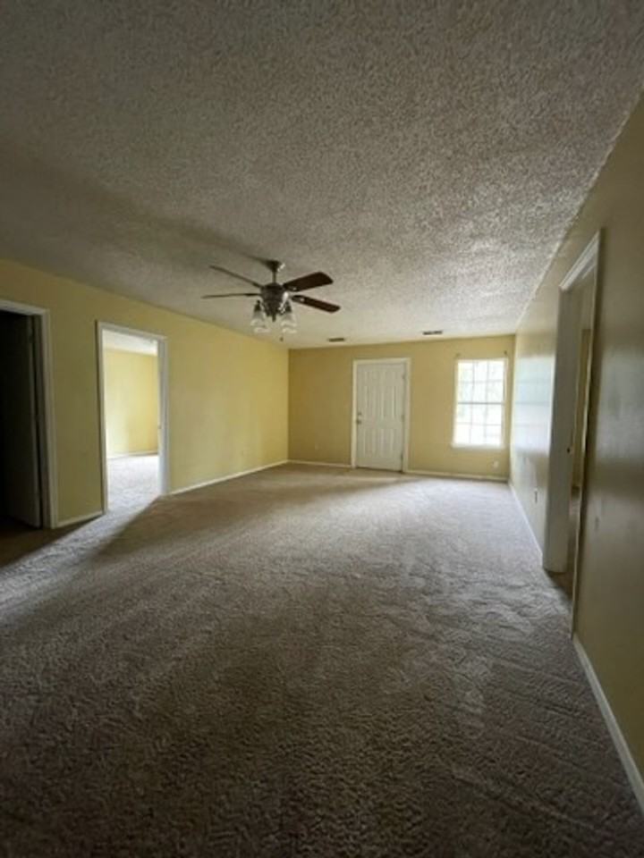 52 Shaw Rd #B - Photo 5 of 11