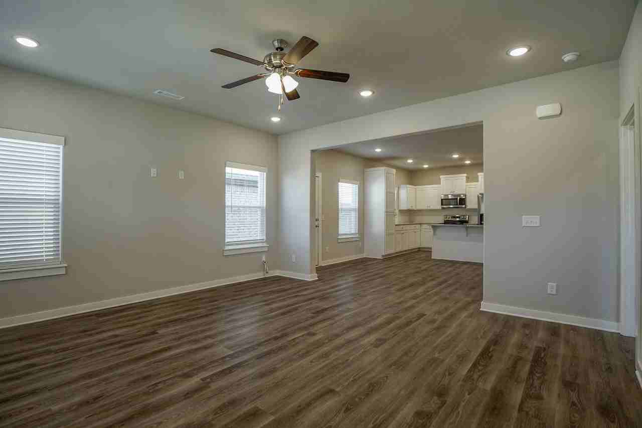 688 N Salem Rd - Photo 2 of 28