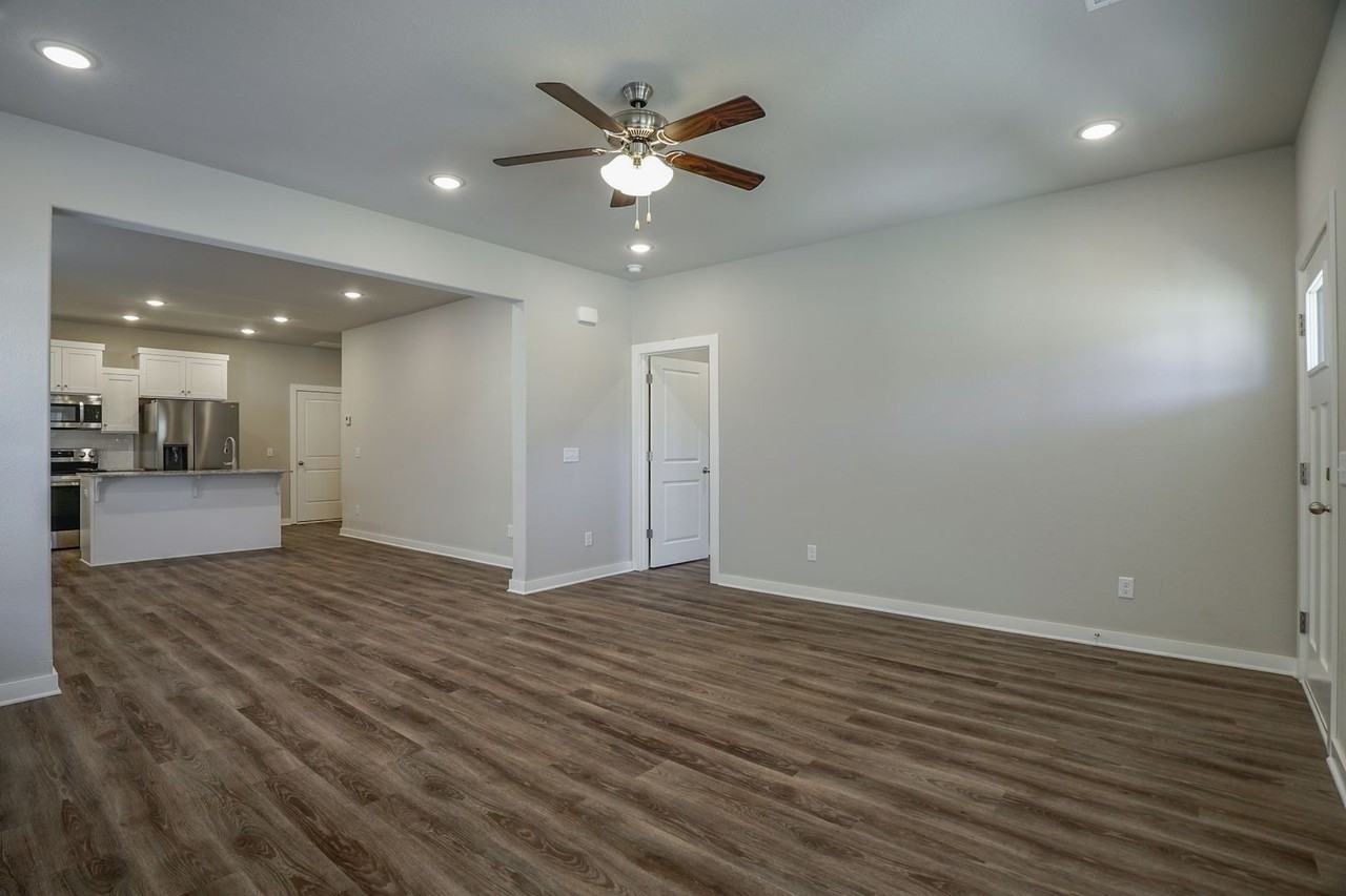 688 N Salem Rd - Photo 3 of 28