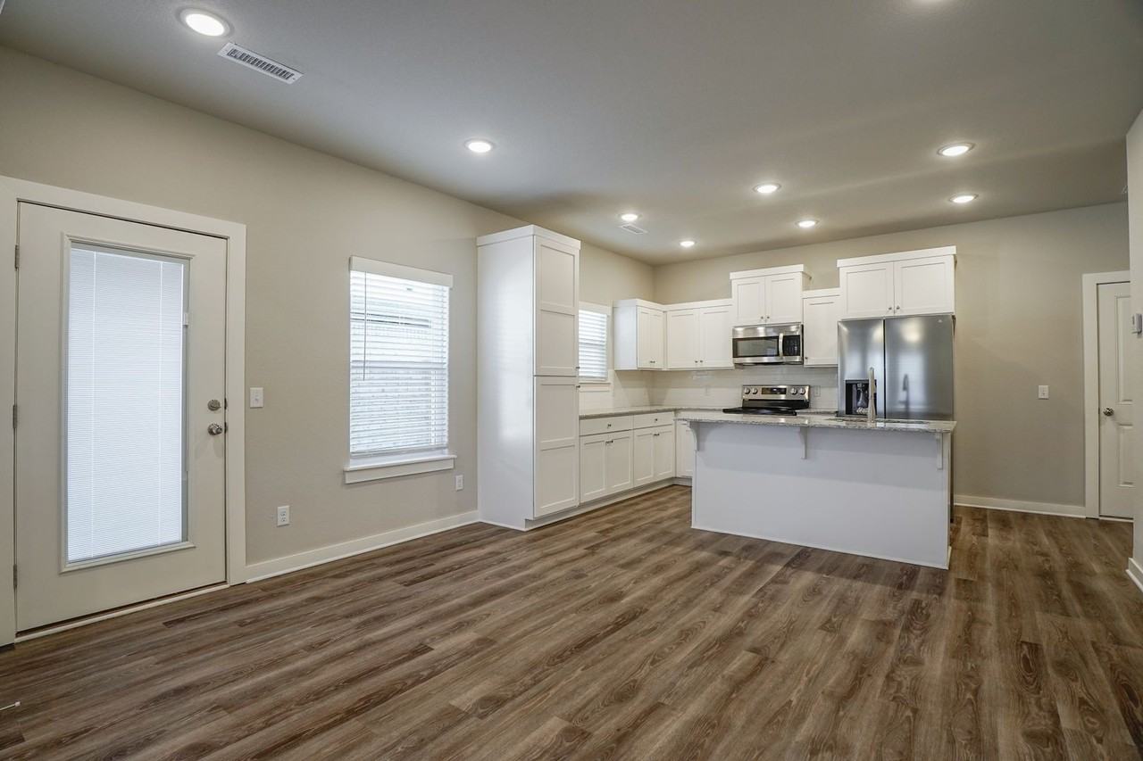 688 N Salem Rd - Photo 4 of 28