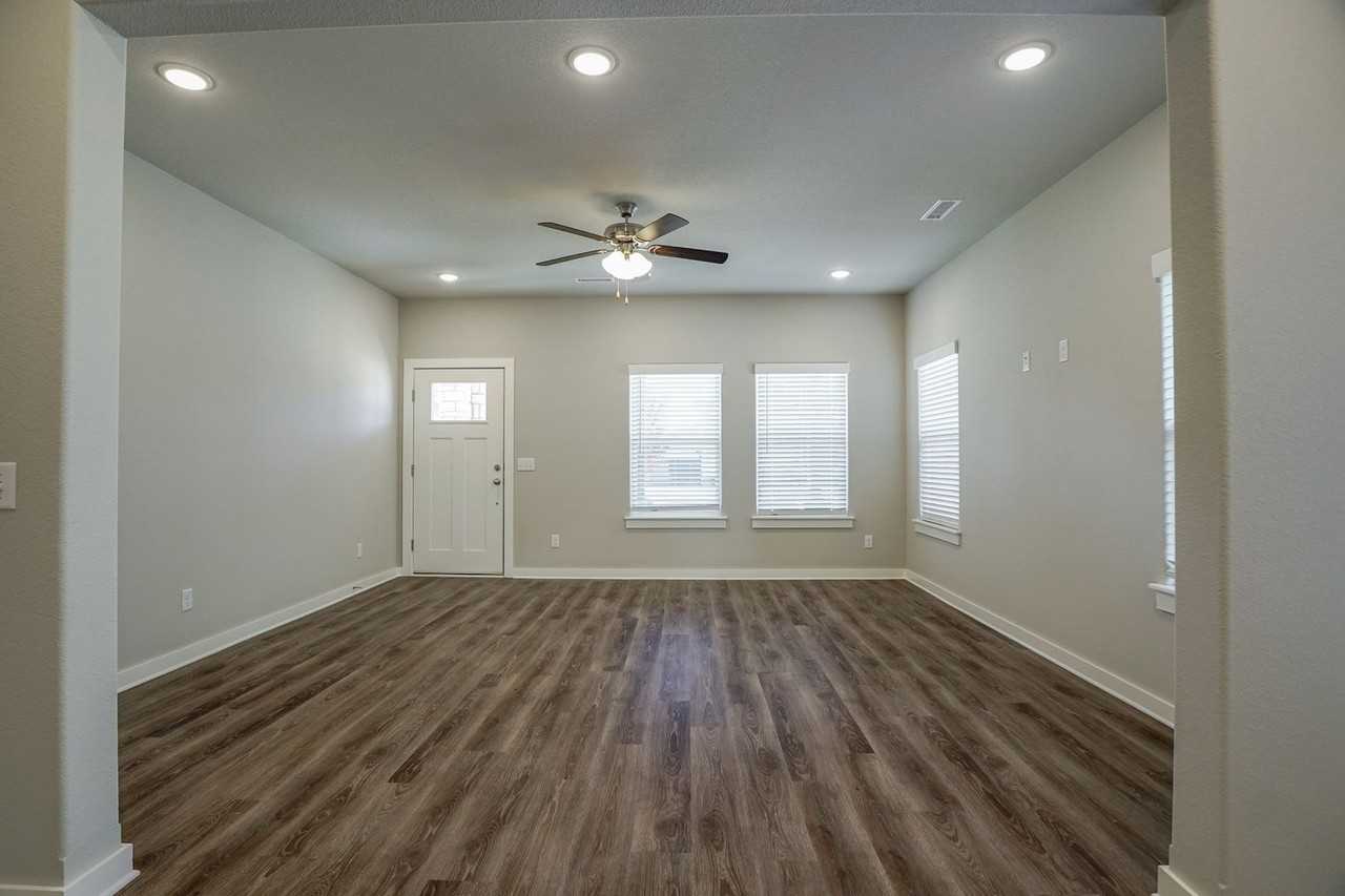 688 N Salem Rd - Photo 5 of 28