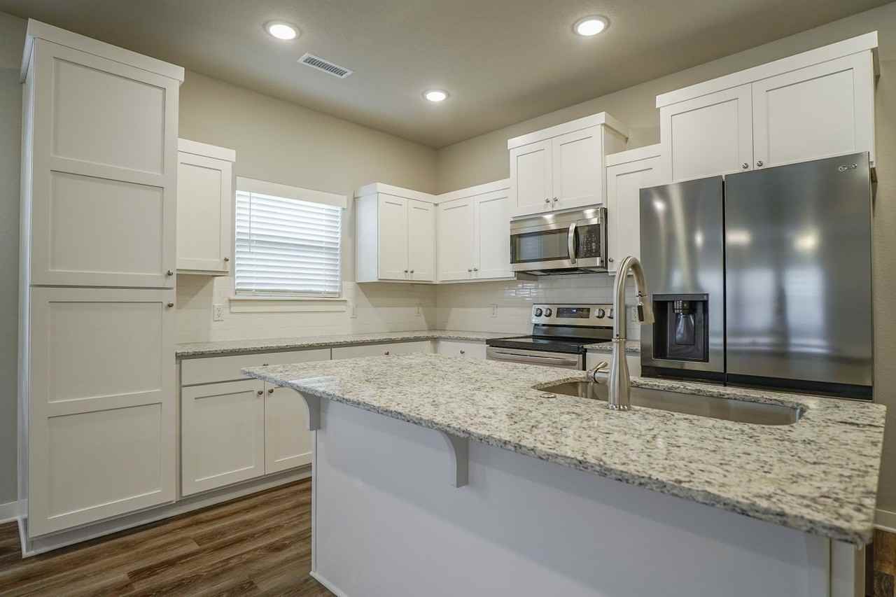 688 N Salem Rd - Photo 6 of 28