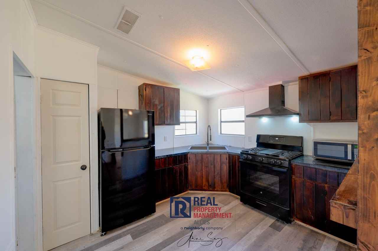 1162 Wax Rd Se - Photo 2 of 16