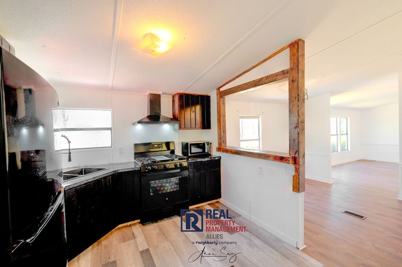 1162 Wax Rd Se - Photo 3 of 16